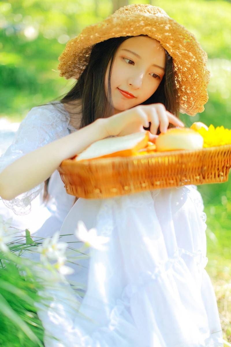 日系美女清新甜美户外养眼写真图片