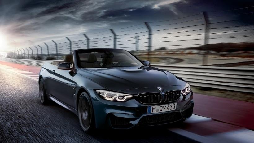 宝马M4敞篷跑车