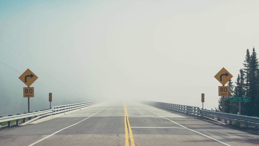 远离城市的公路