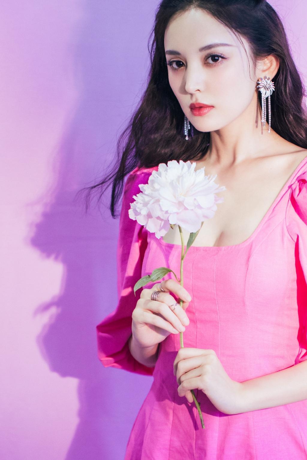 古力娜扎丸子头甜美性感写真