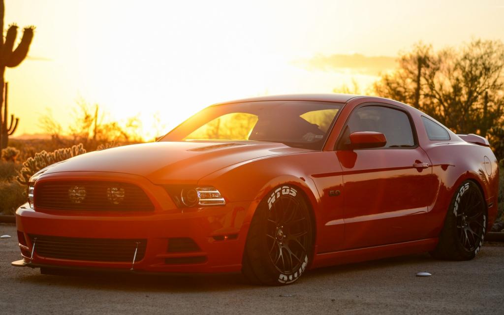 红色福特野马汽车