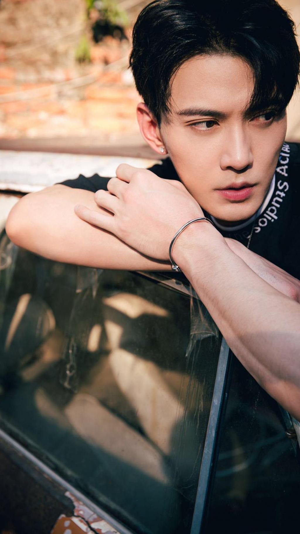 徐正溪时尚潮流帅气写真大片