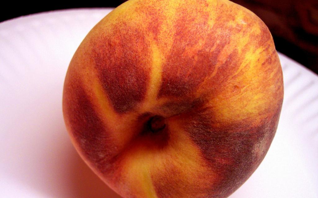 甜蜜多汁的水蜜桃