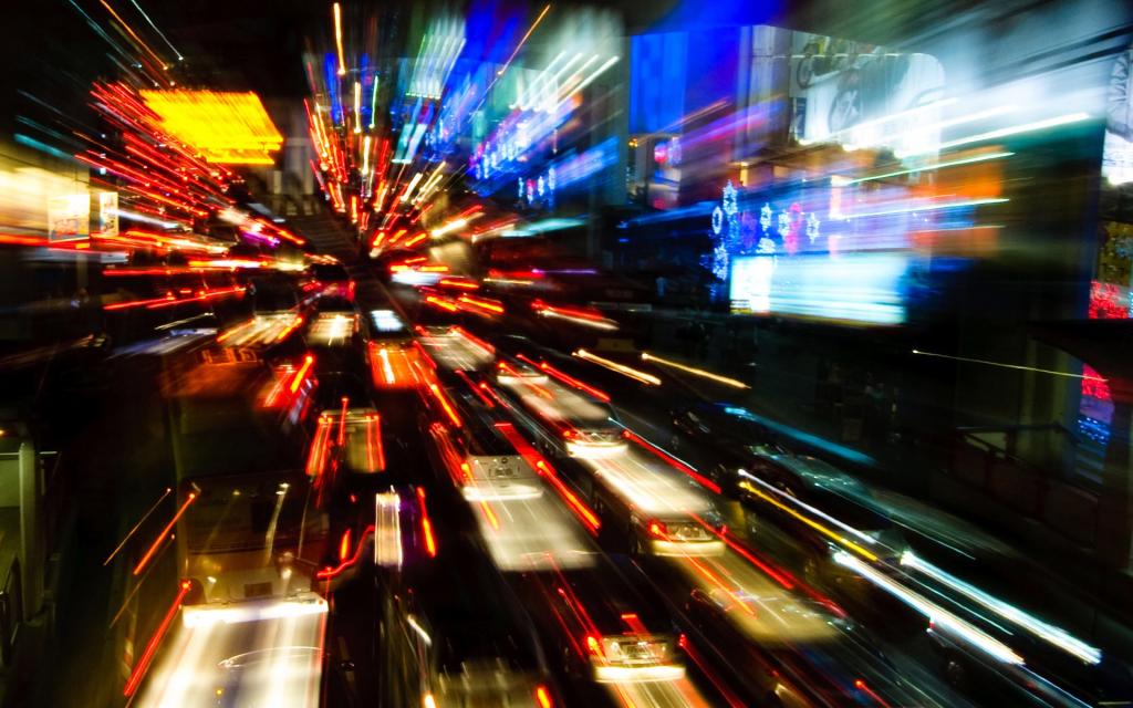 城市夜景水中倒影