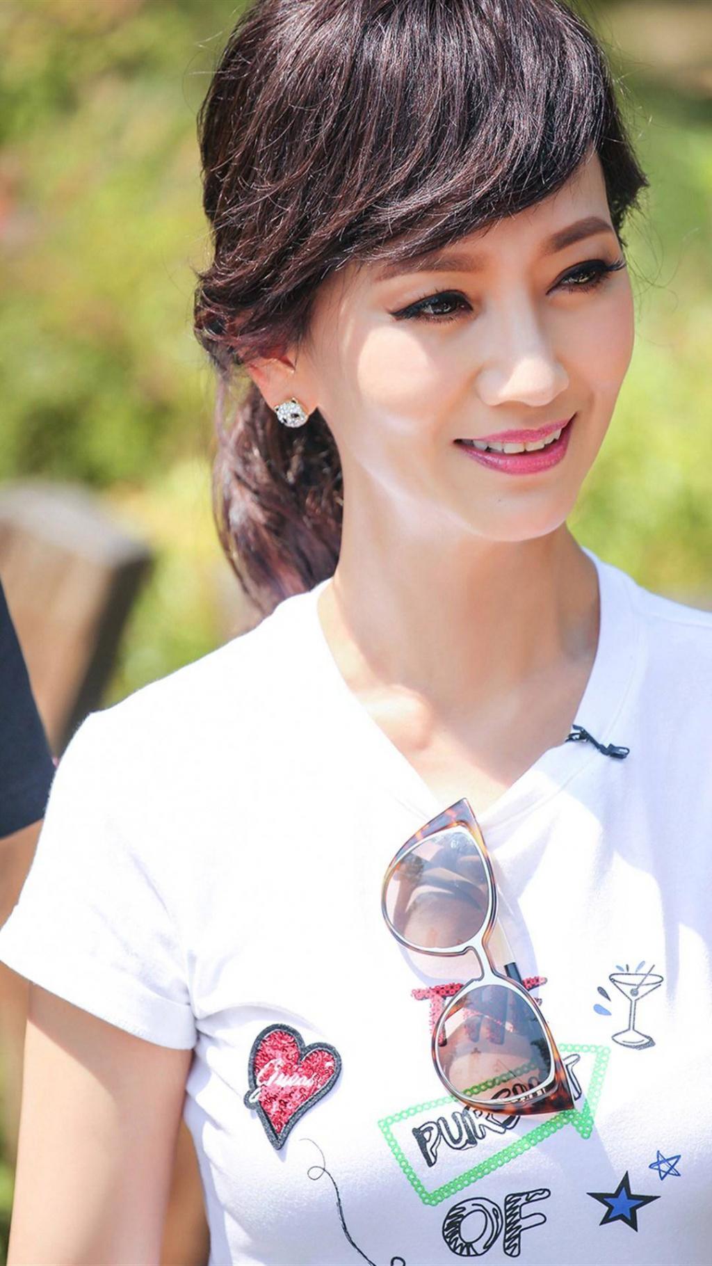 白娘子赵雅芝我们来了随拍