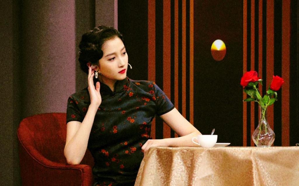 关晓彤优雅迷人旗袍造型