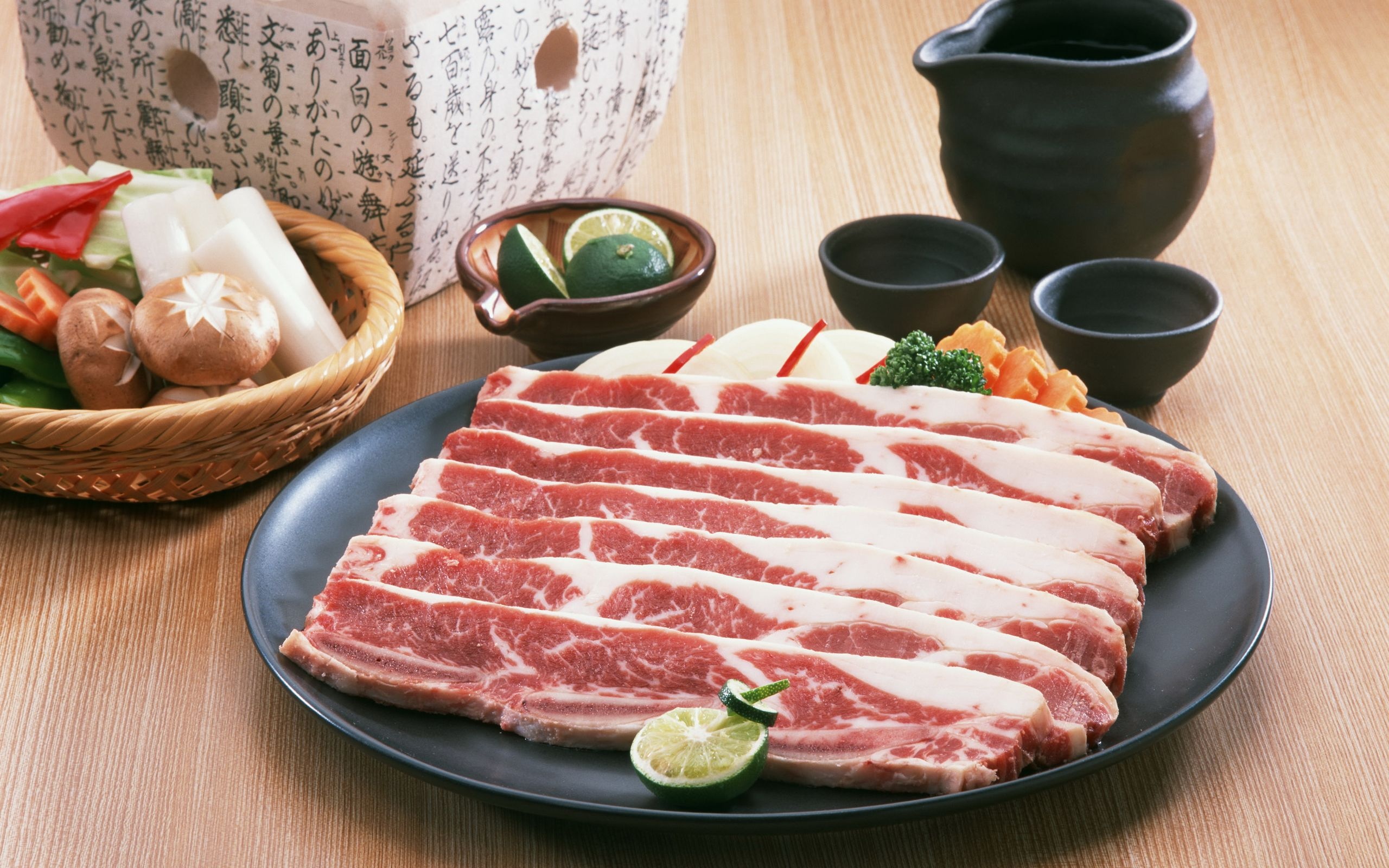 餐桌上的雪花牛肉图片,高清图片-壁纸族