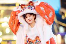 可爱女孩谢安然跨年搞怪写真