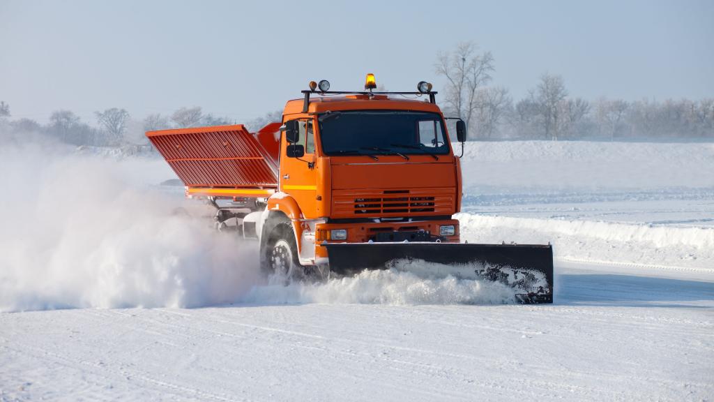 橘色铲雪车
