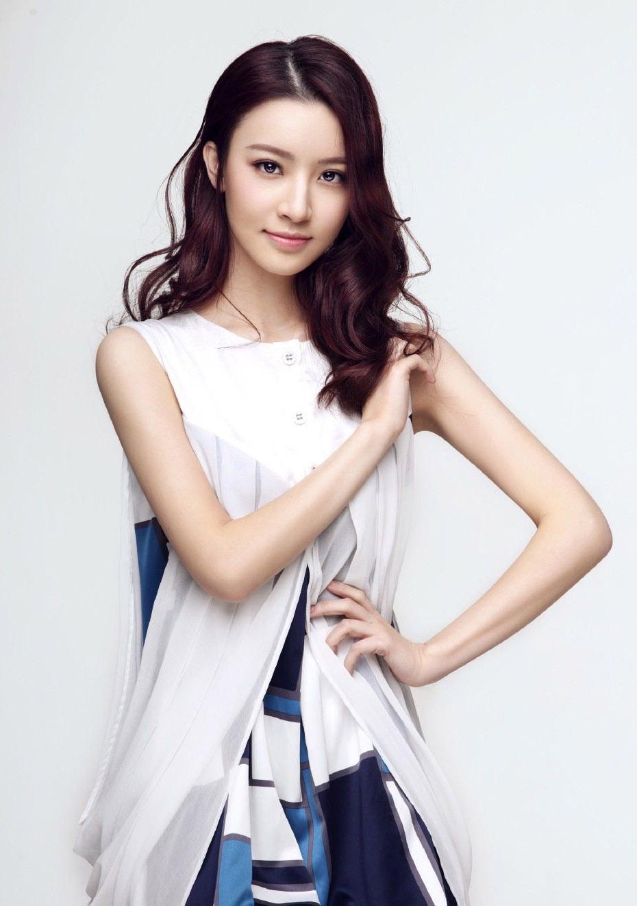 梁婧娴轻熟风写真