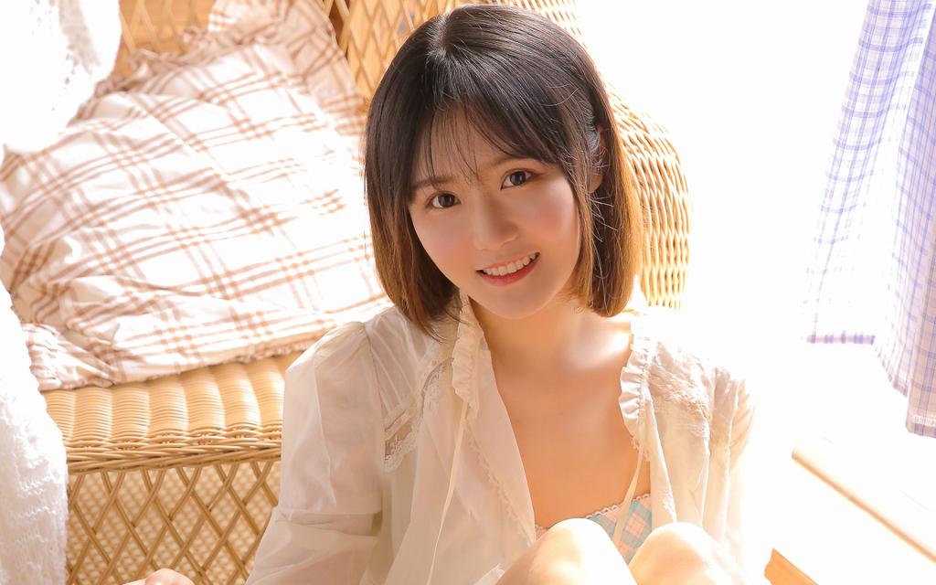 楚楚动人的美女私房写真