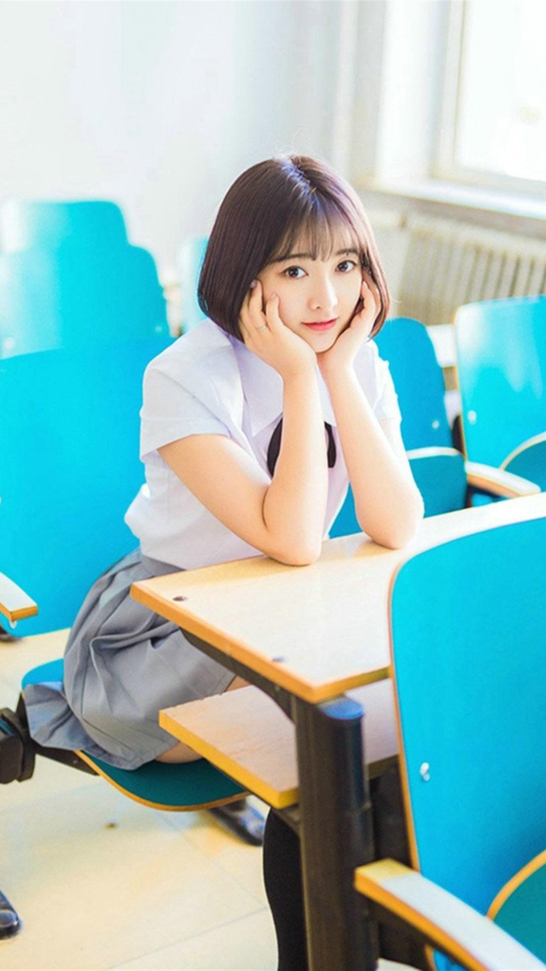 高颜值短发清纯校园美女