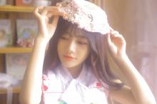 气质美女性感制服迷人写真