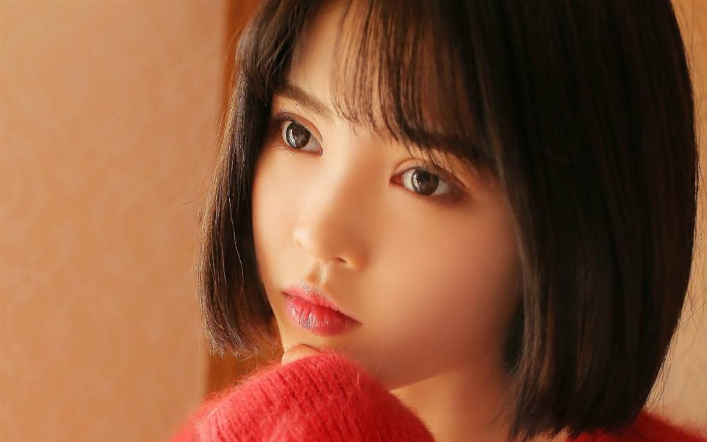 短发美女写真