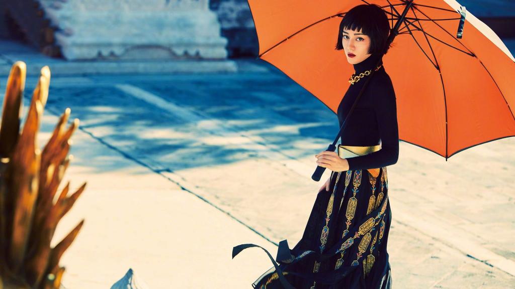 迪丽热巴最新短发齐刘海造型迷人写真