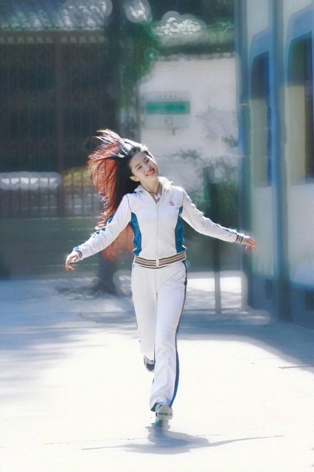 刘亦菲时尚运动风青春魅力写真