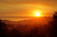 日出江花红胜火