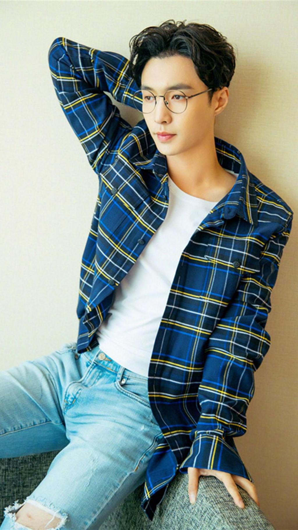 张艺兴清新写真