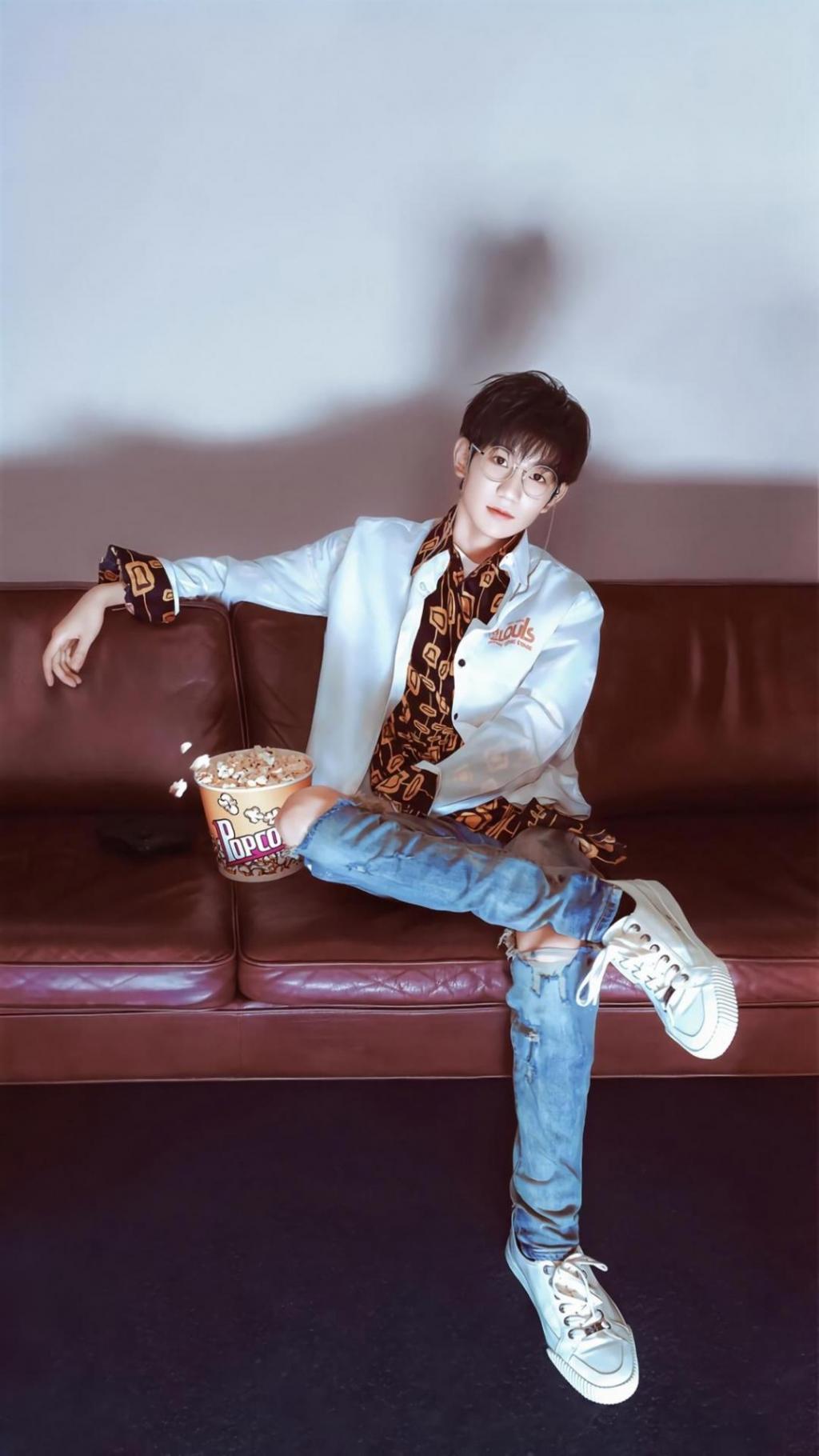 青春少牛王源休闲干净写真