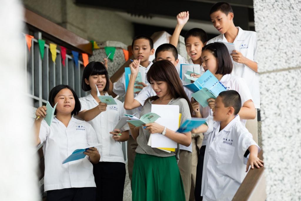 老师,你会不会回来 (2019)