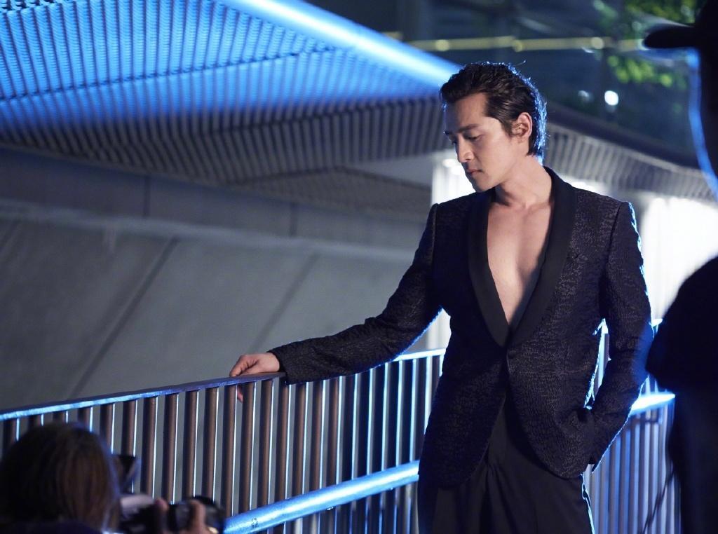 男神胡歌成熟儒雅时尚帅气写真