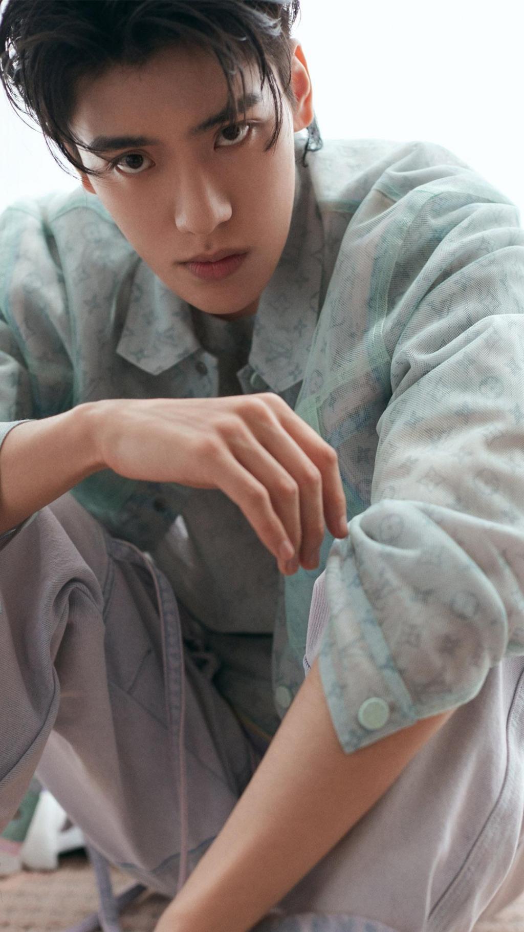 王子异潮流帅气高冷写真