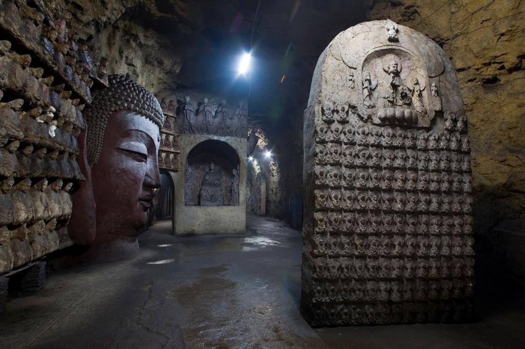 壮观的济南千佛山万佛洞