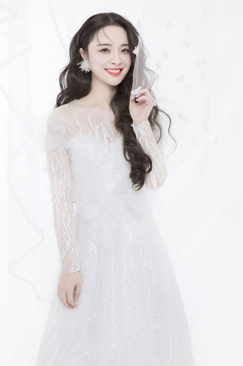 李莎旻子清纯唯美性感白裙写真