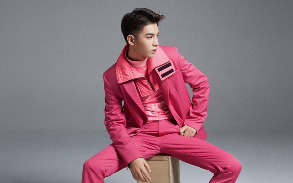 小鲜肉黄明昊时尚帅气杂志封面写真