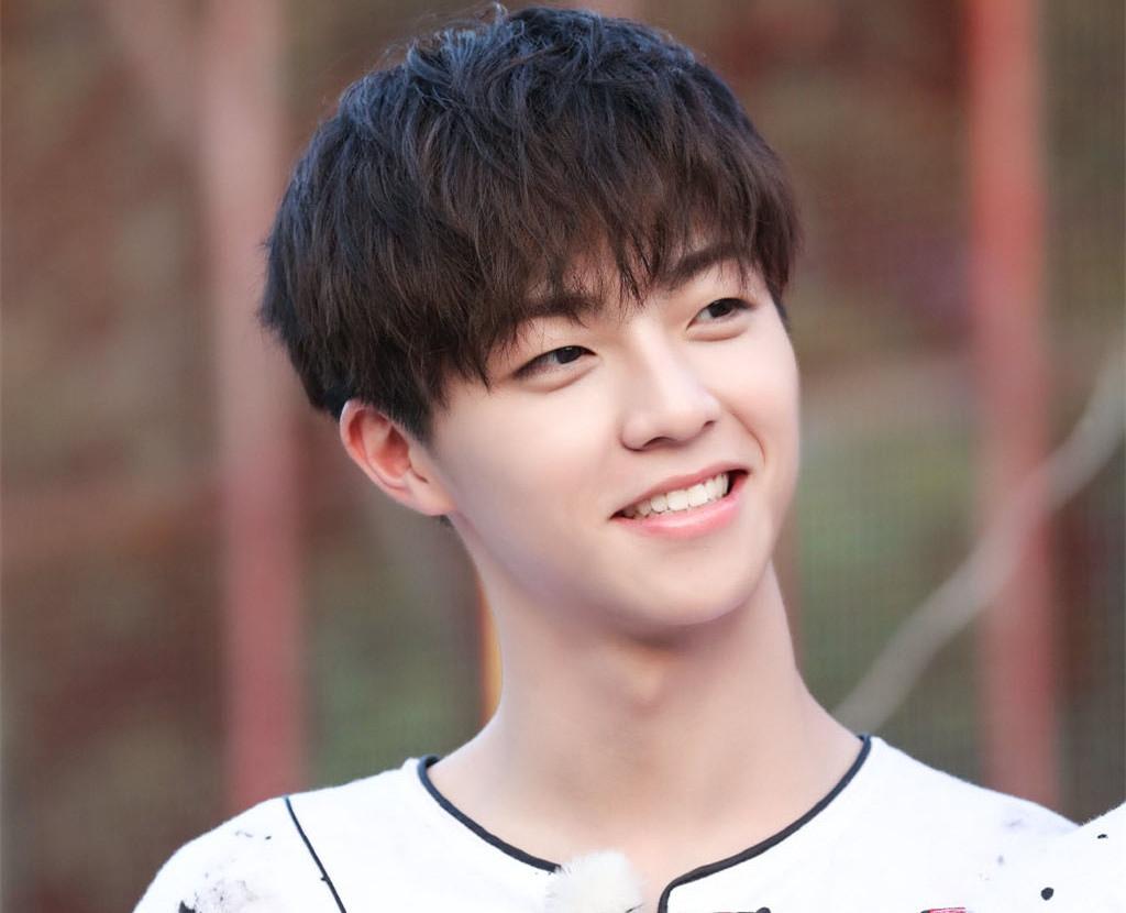 帅气偶像陈立农