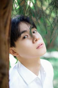 小鲜肉胡一天时尚休闲清新迷人写真-1