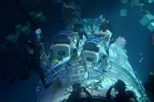 航天员水下失重训练画面