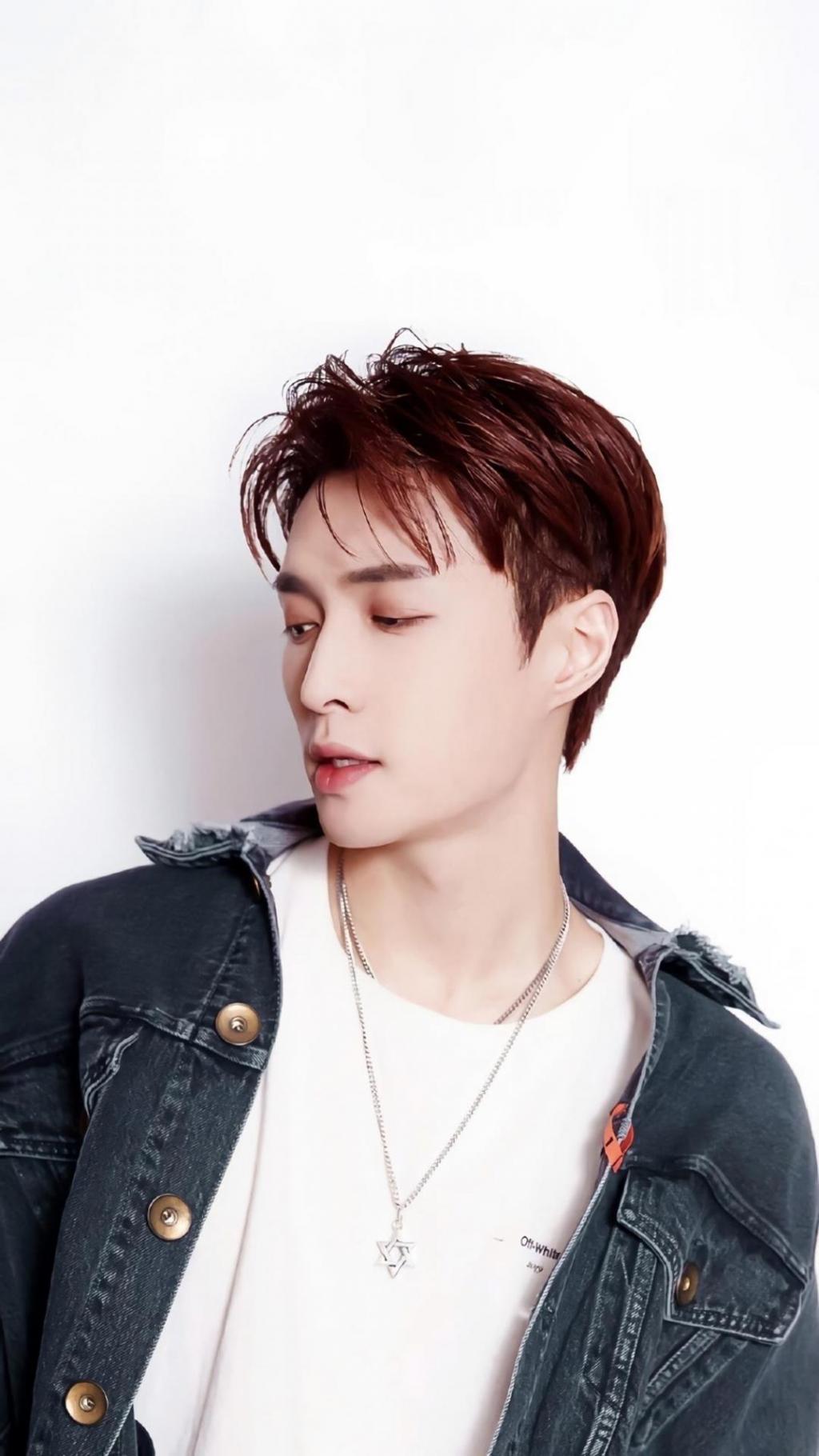 小鲜肉张艺兴休闲牛仔写真