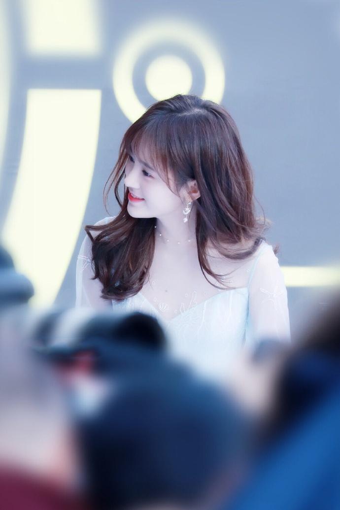 鞠婧祎薄纱长裙性感清纯仙气写真