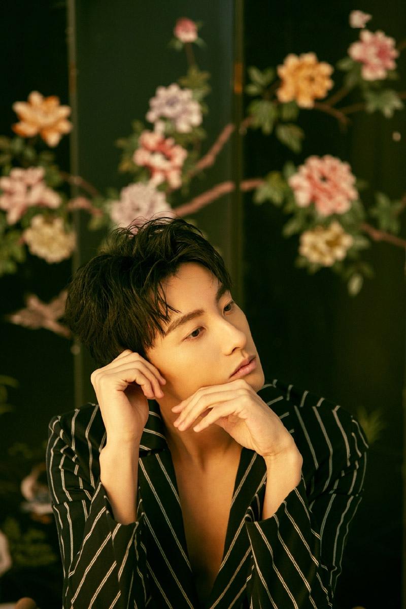 牛骏峰复古风帅气写真