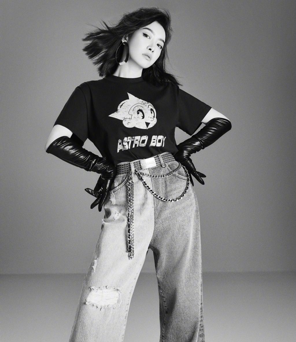 时尚女神宋茜红秀封面写真