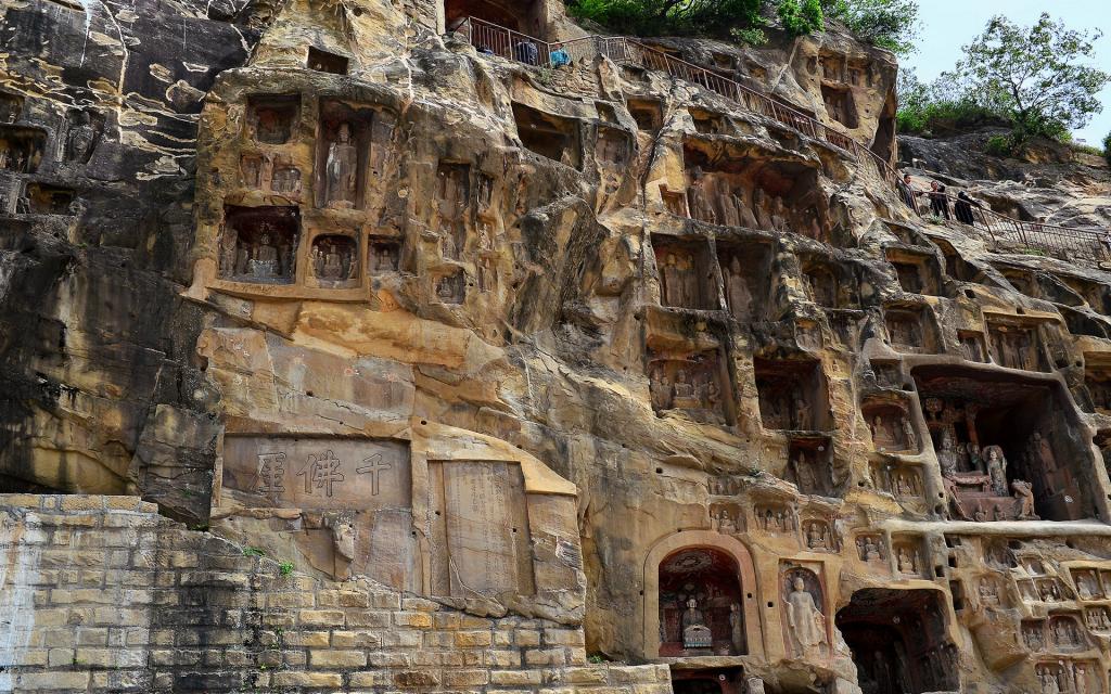 四川广元千佛崖石窟风景区