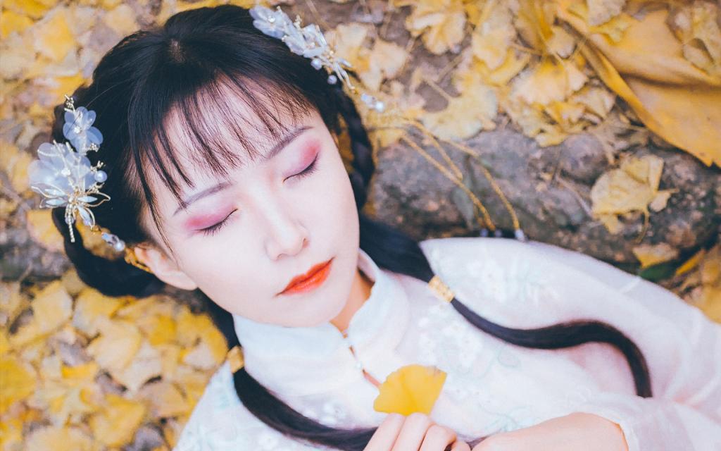 古装持伞少女唯美写真