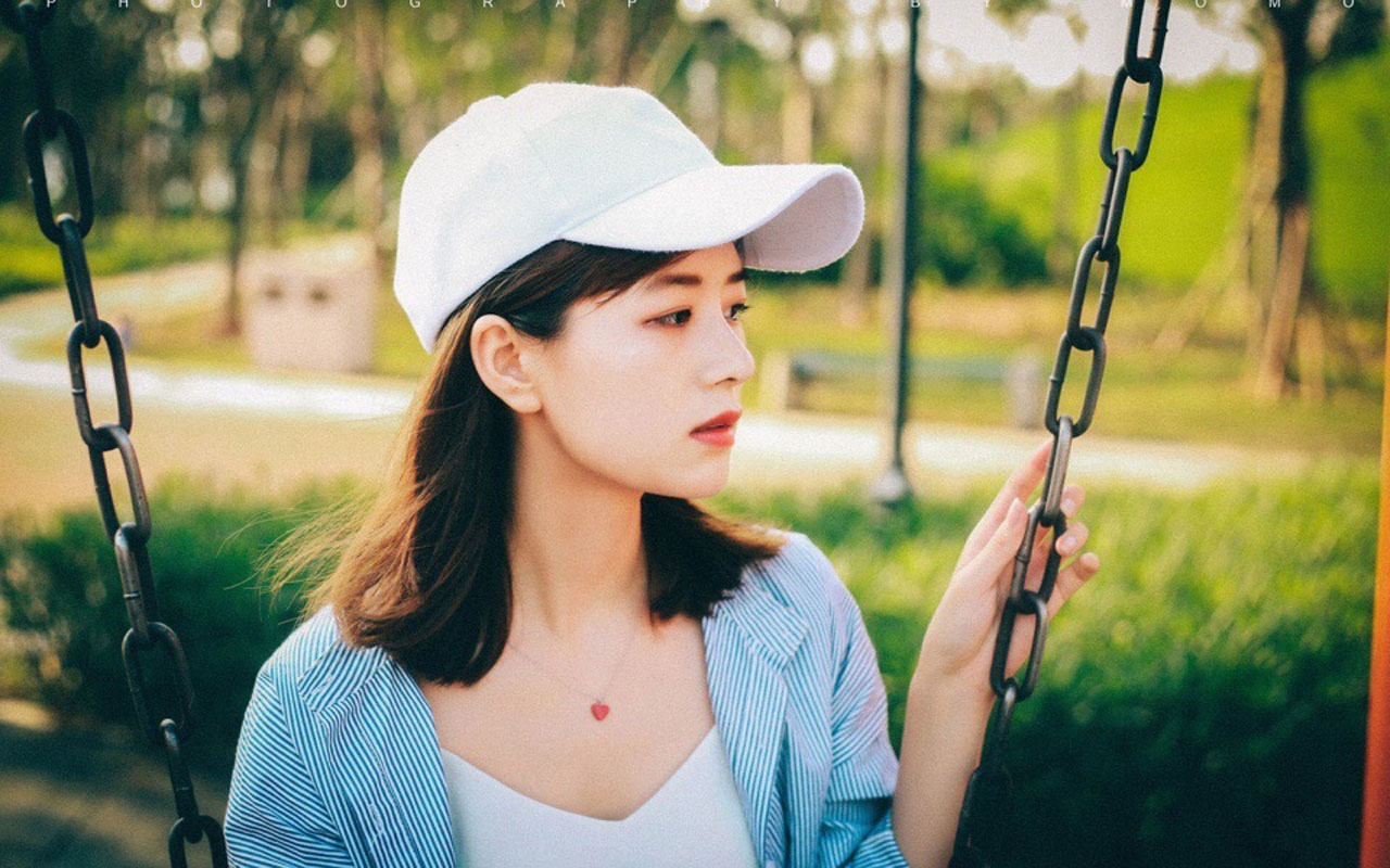 清纯文艺女生唯美逆光写真图片,高清图片-壁纸族