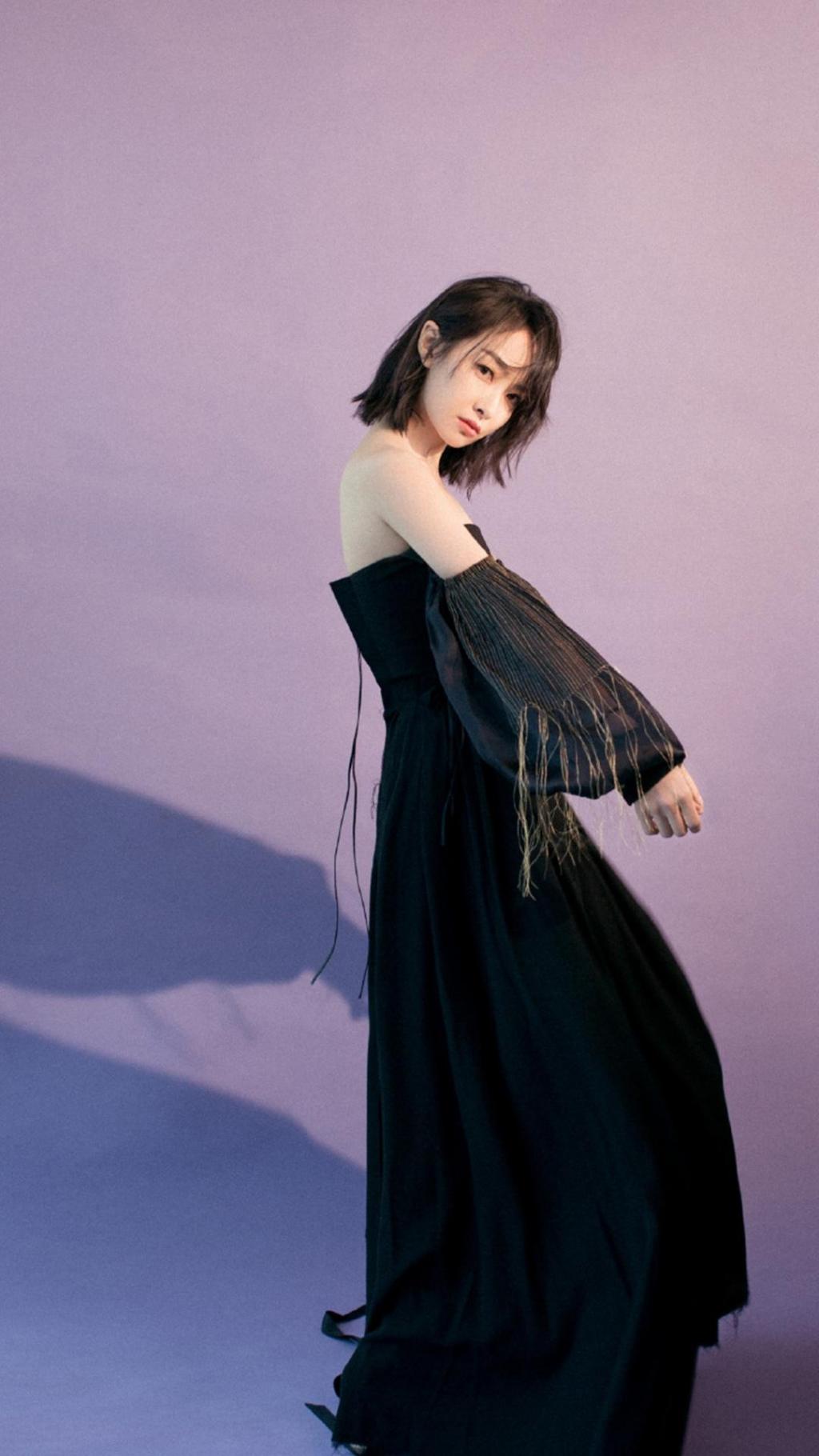 性感女星宋茜露肩唯美写真