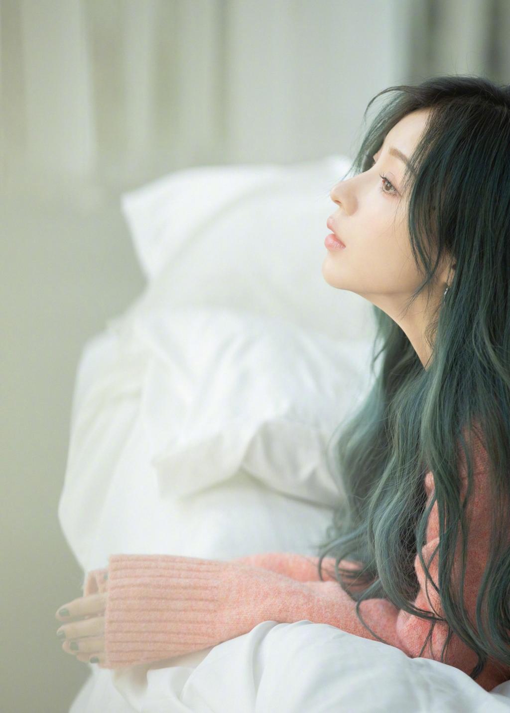 清纯长发美女迷人写真