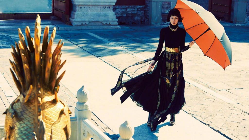 迪丽热巴最新短发齐刘海造型迷人写真