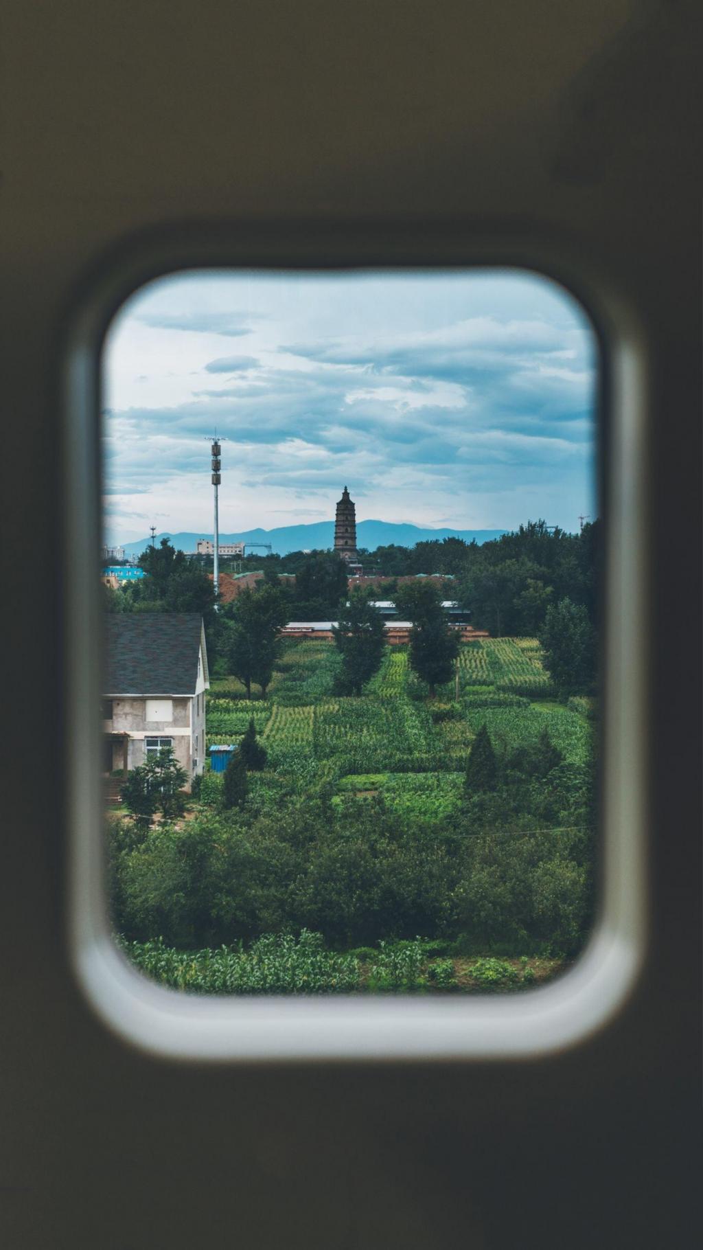 从动车内拍摄的唯美风景
