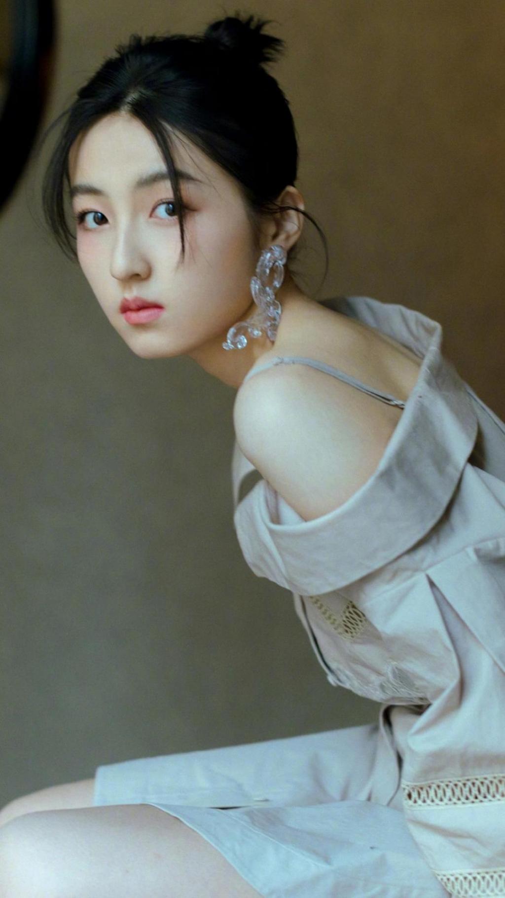 张子枫气质甜美写真