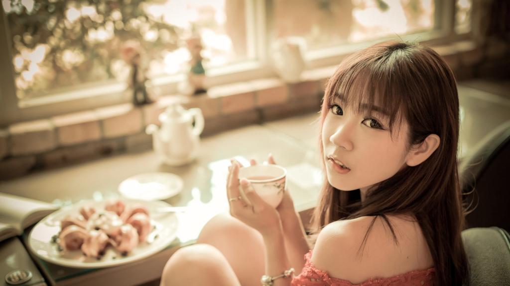 性感美女甜美街拍写真