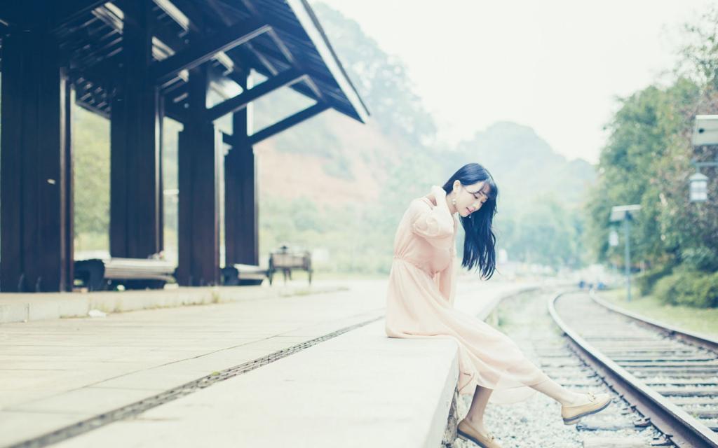 唯美迷人的清新长裙女生