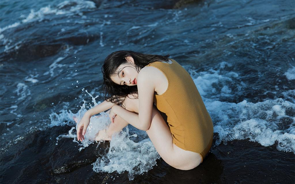 清纯泳装美女写真