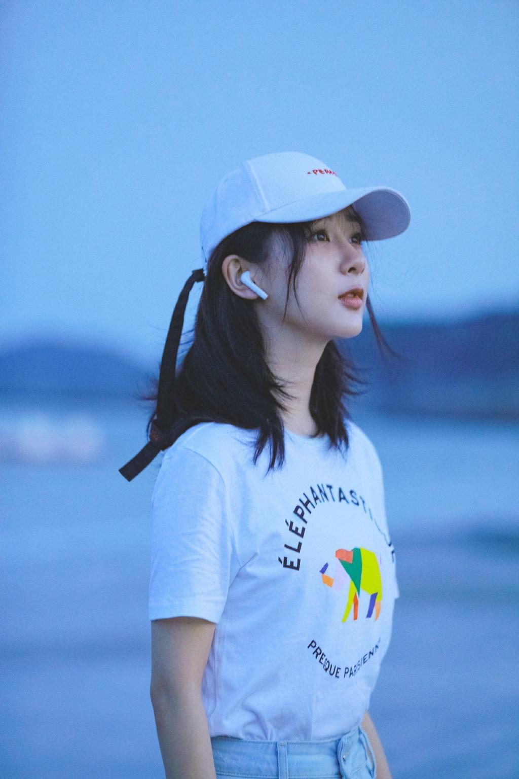 甜美少女杨紫海边清纯可爱自拍