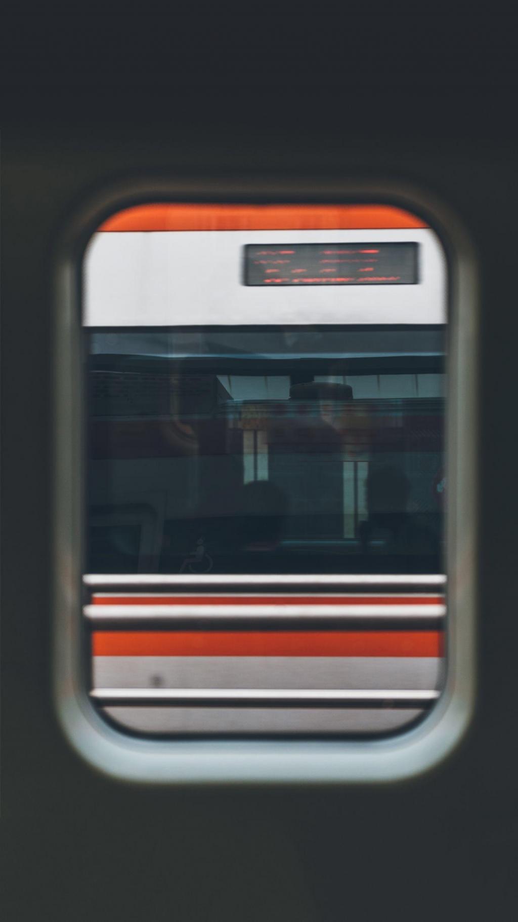 从动车内拍摄的唯美风景