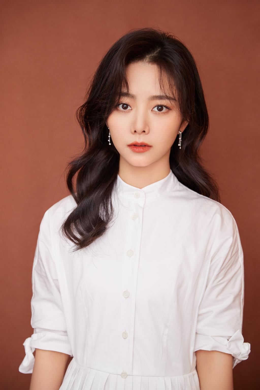 谭松韵温柔气质写真